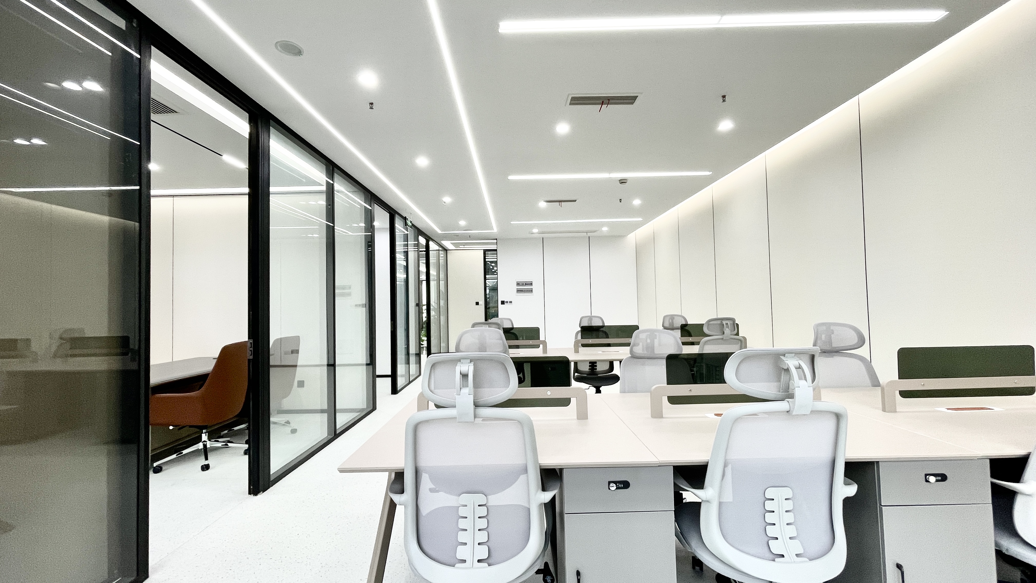 金融城园区办公 193.8平 3隔间18工位 24小时空调 整层打造 落地窗 精装带家具 天府新谷办公室出租