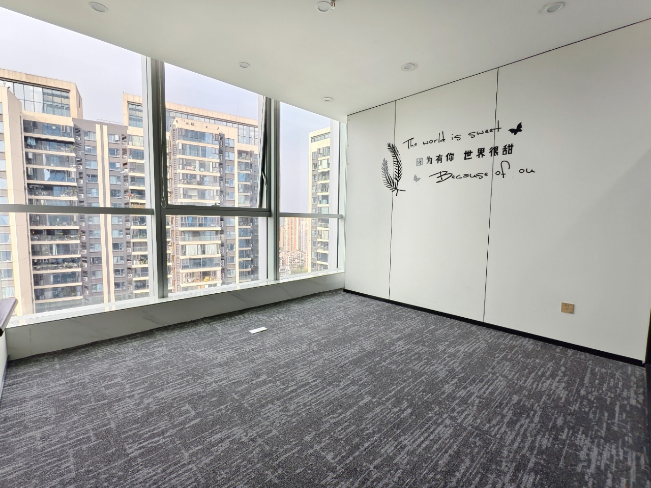 东郊记忆甲写485平大面积出租 7隔间64工位 电梯口 无加时费 品质楼盘 成华万科大厦办公室出租