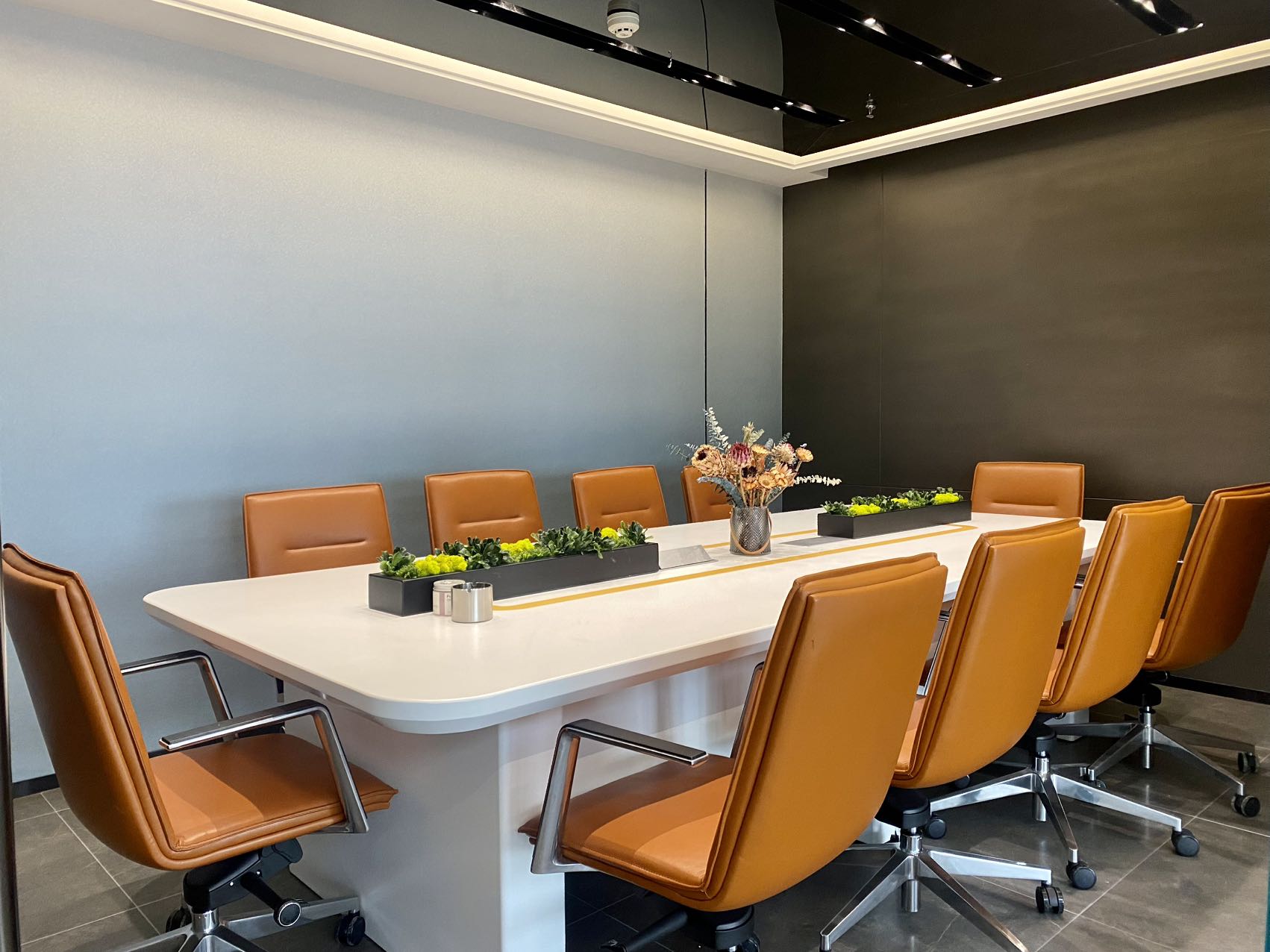 攀成钢超甲写字楼 豪装房 220平 5隔间12工位 双面采光 视野采光舒服 IMP环球都汇广场办公室出租