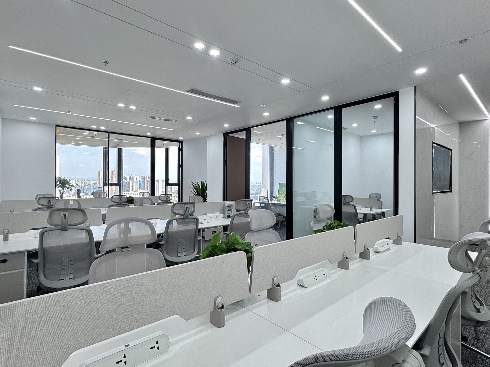 金融城三期6号线金石路地铁几百米 近火车南站 160平方 3隔间18工位 新楼超甲服务式办公 德塔白鹭湾科创办公室出租