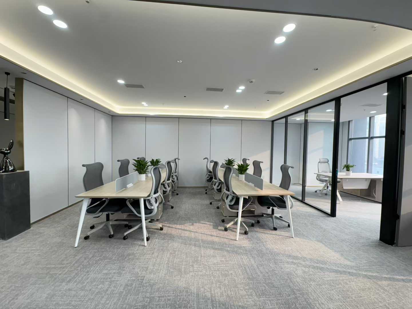 锦江区紧邻火车南站 骨折价出租 189平 4隔间16工位 精装带家具 创世纪广场办公室出租