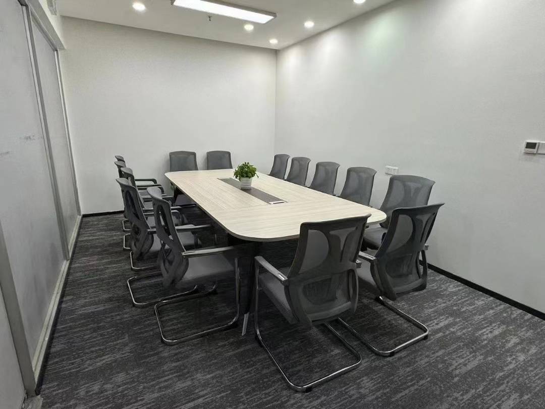 环球中心东区地铁口 空调早九晚十 4隔间24工位 特价1.2w含物业费 双阳台 环球中心办公室出租