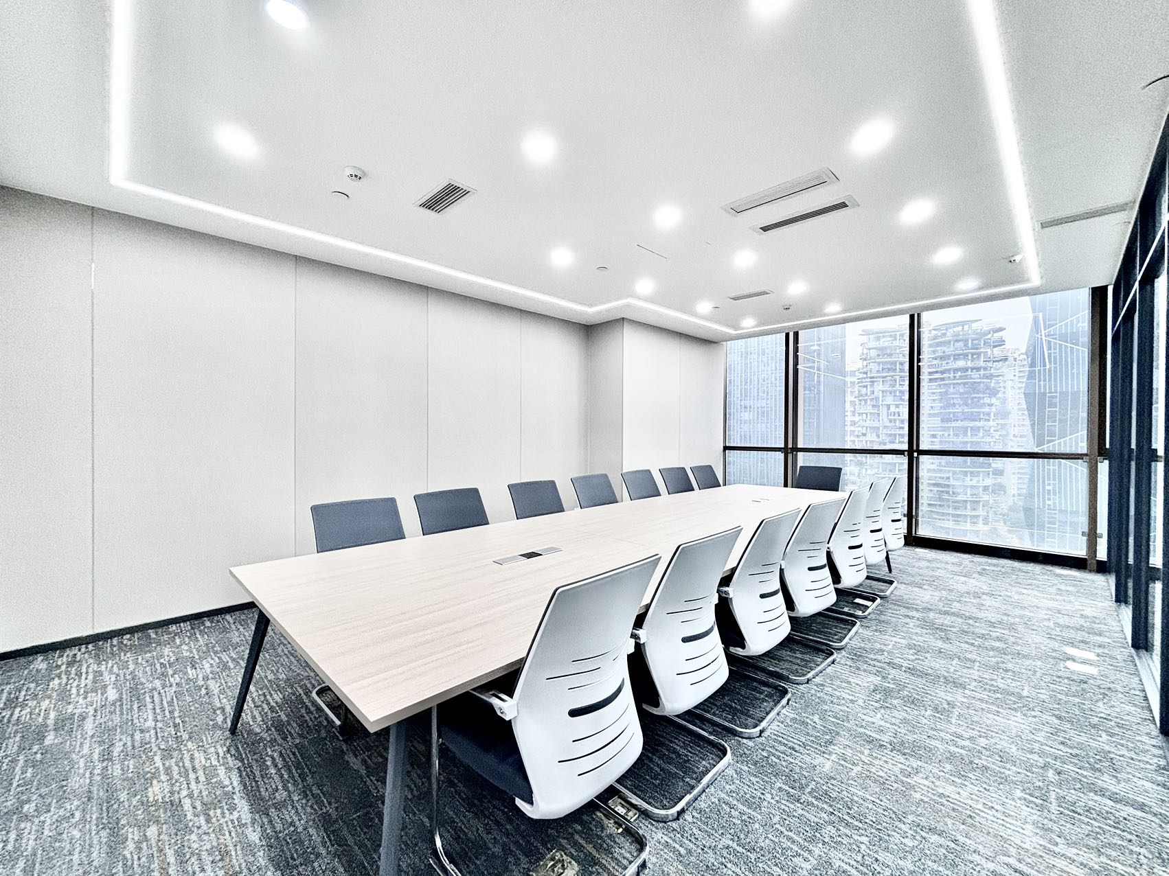 高新区核心地段世纪城地铁口 甲级楼宇 460平 7隔间50工位 电梯口双面采光 含物业费 东方希望天祥办公室出租