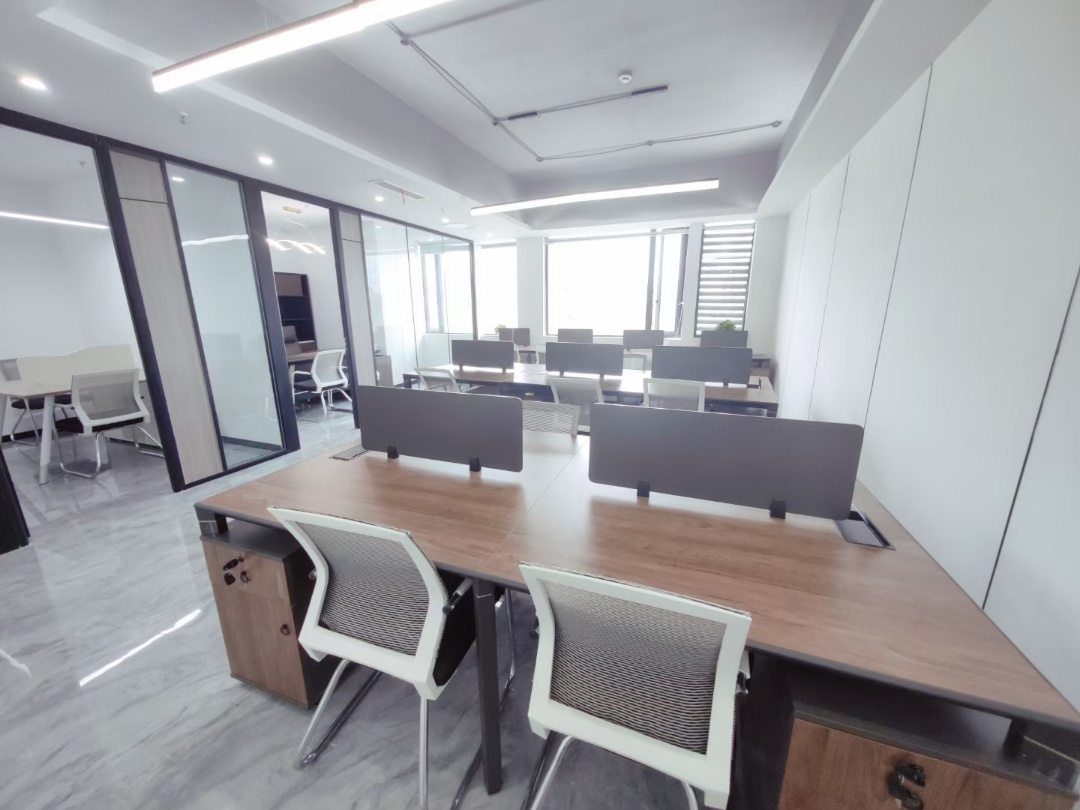 高新区新通大道地铁口时尚大厦小面积办公室 132平 带家具 简约风格