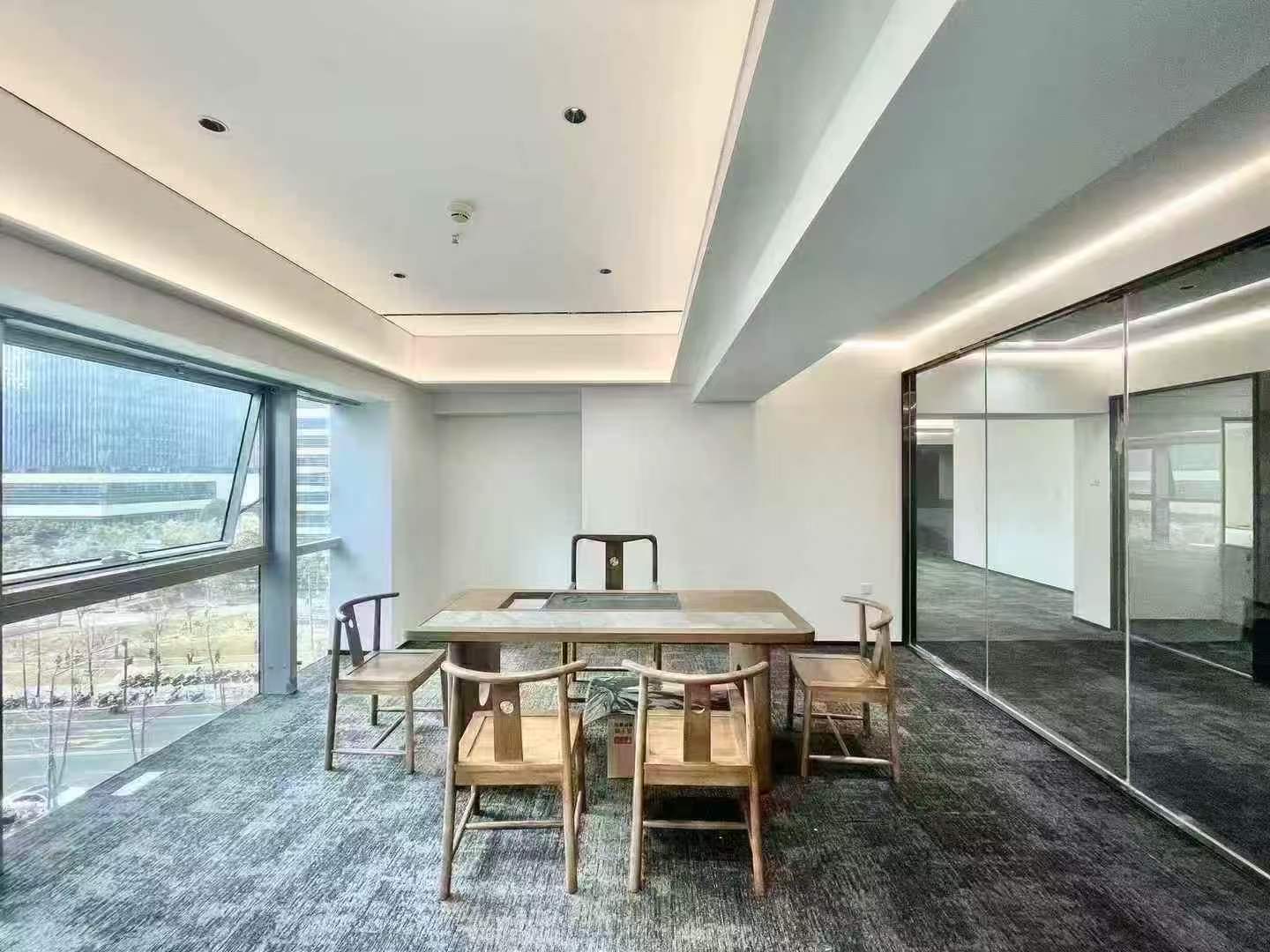 天府三街地铁300米 产权280平的跃层户型 6-8隔间60-70工位 实得500+平 性价比高 福年广场办公室出租