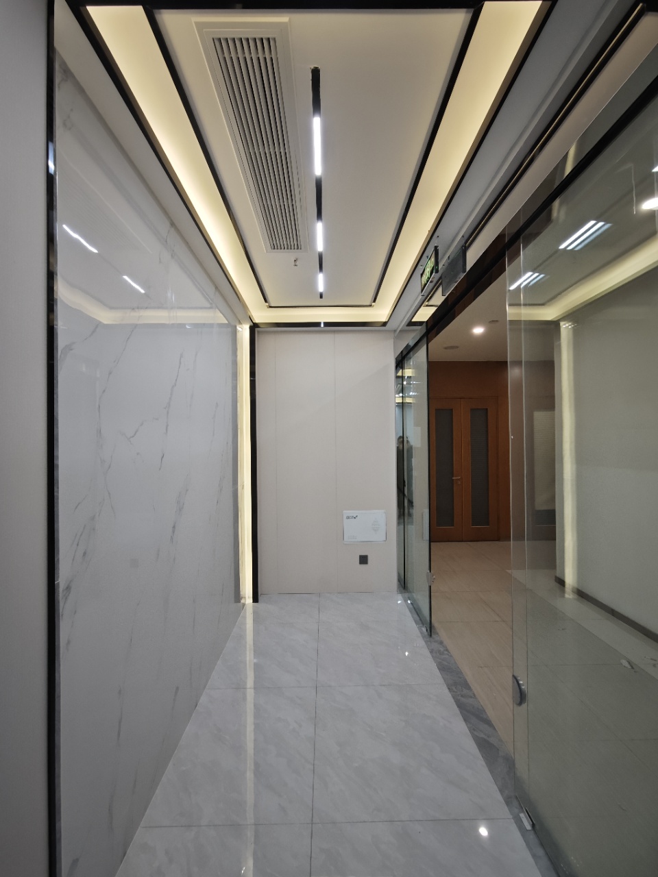 成华区建设路精装小面积 创业办事处首选 2隔间6-9工位 大老板间 视野巴适 带家具 钻石广场办公室出租