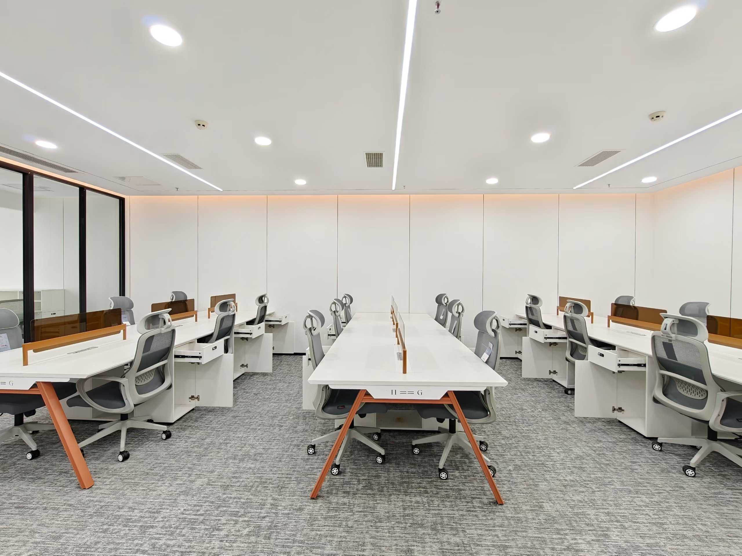 天府二街 整栋运营楼盘 176平方 2隔间18工位带接待区 大小面积均有  拎包入住 雄川金融中心办公室出租