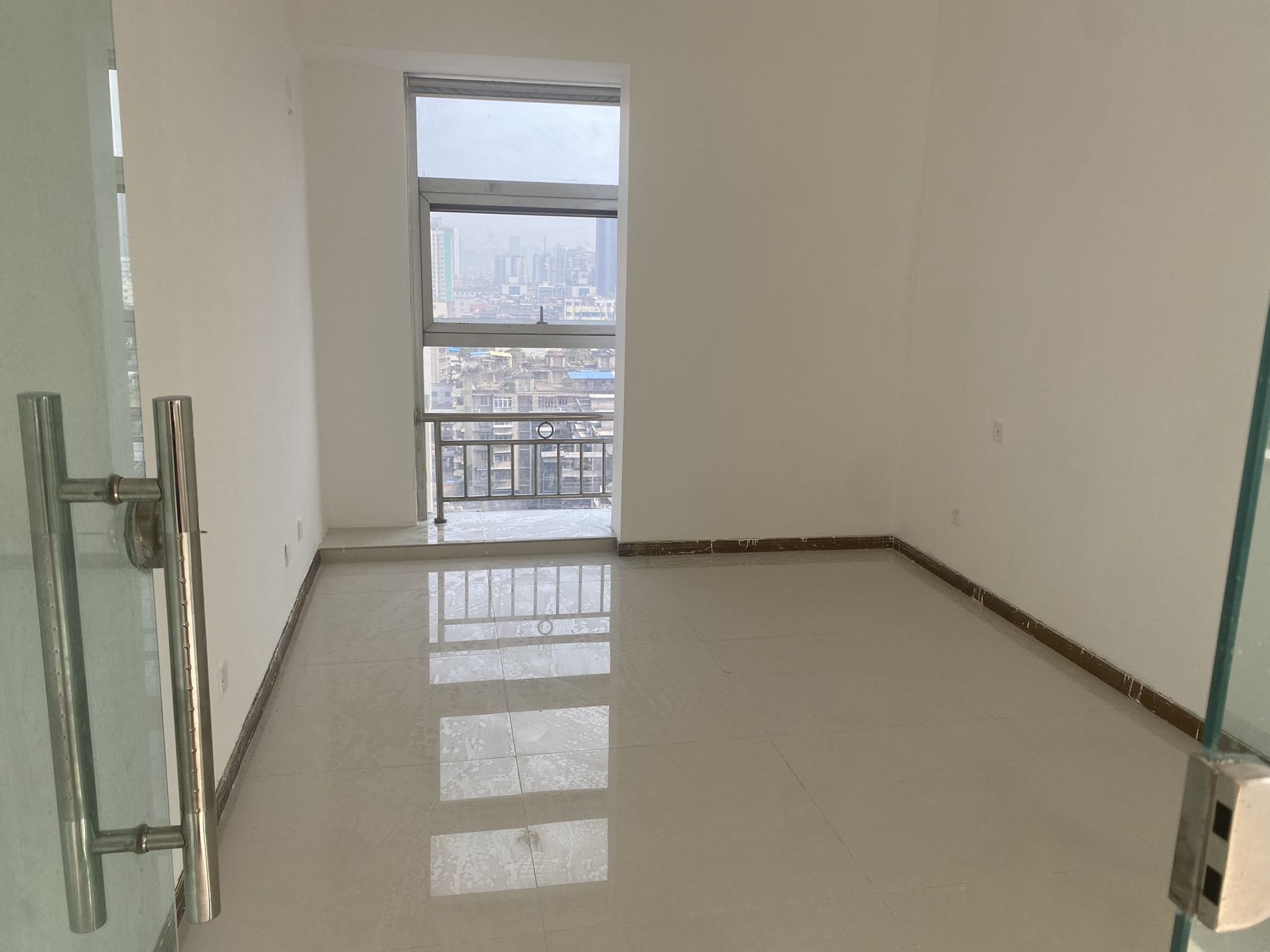 市中心4号线太升南路地铁几百米 个人房东直租 77平小面积 家具可配 带独立厕所 锦天国际办公室出租