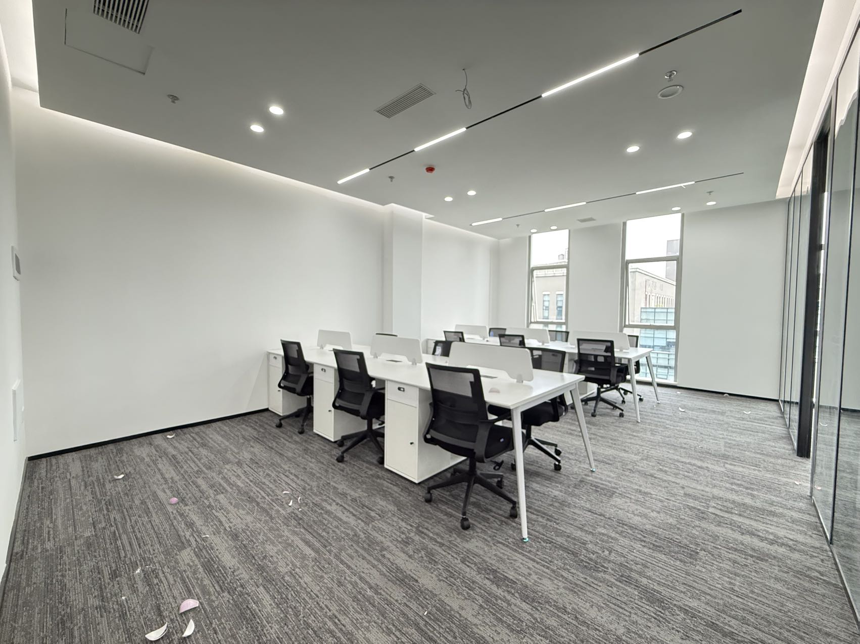 天府五街地铁方便 按套出租 3隔间15工位 24小时空调 园区氛围巴适 环境优美 天府软件园办公室出租