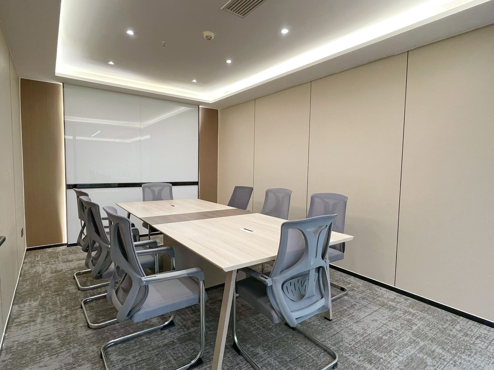 孵化园三线交汇 近地铁 套租 4隔间16工位 报价含物业费 利用率高 电梯口 24小时空调 中航国际交流中心办公室出租