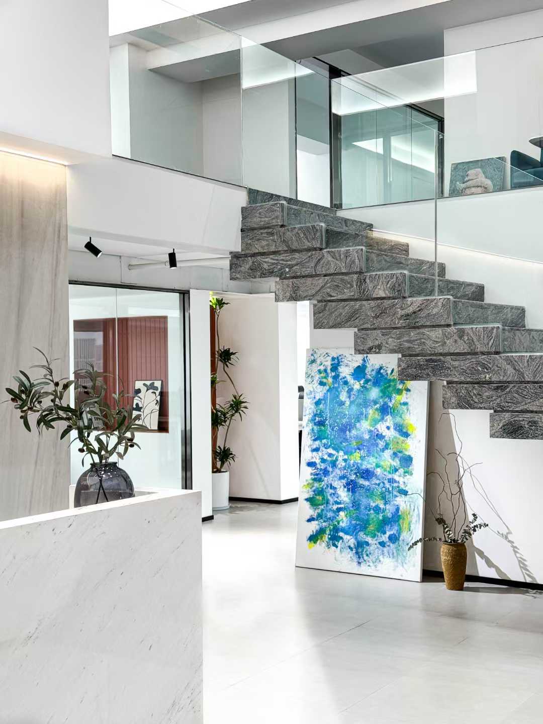 天府三街高品质跃层户型 使用面积520平 8隔间50工位 正对电梯口 带家具 视野巴适 福年广场办公室出租