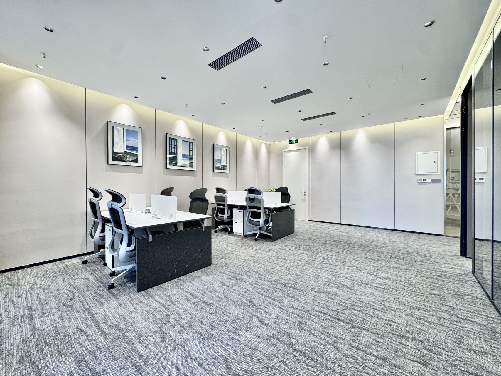 市中心东门大桥地铁口甲级楼盘 4隔间20工位 精装带家具 户型方正 落地窗玻璃 时代1号办公室出租