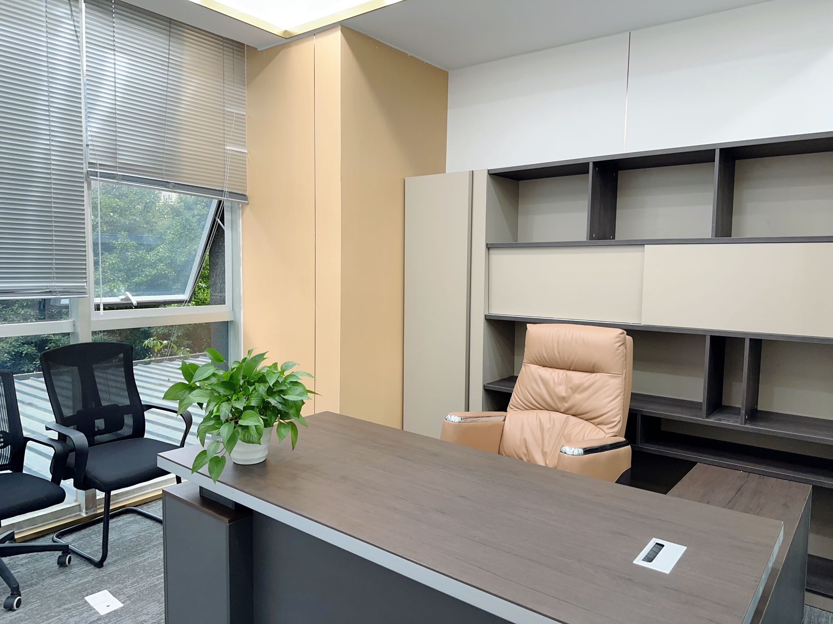 5号线骑龙地铁 套租含物业费 创业小户型 2隔间6工位 家具配齐 稀缺房源 欢迎咨询 美行中心办公室出租