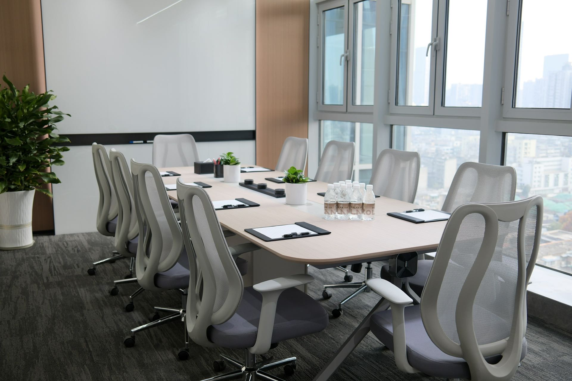 市中心3/4号线交汇-市二医院地铁口 服务面积307平 3隔间30工位 高区视野 楼盘高端 中朗157数智大厦办公室出租