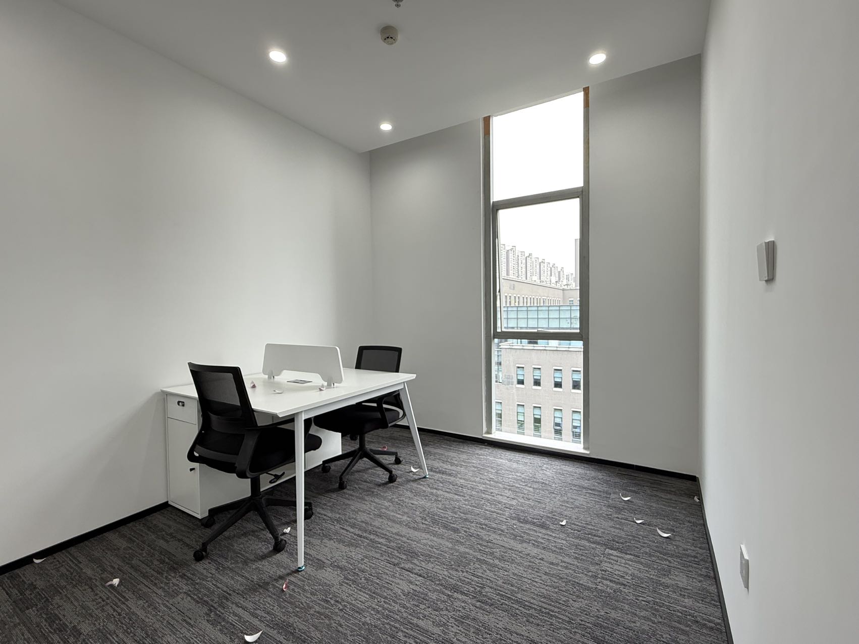 近天府五街地铁 按套出租 4隔间20工位 精装带家具 户型方正 园区氛围巴适 天府软件园办公室出租