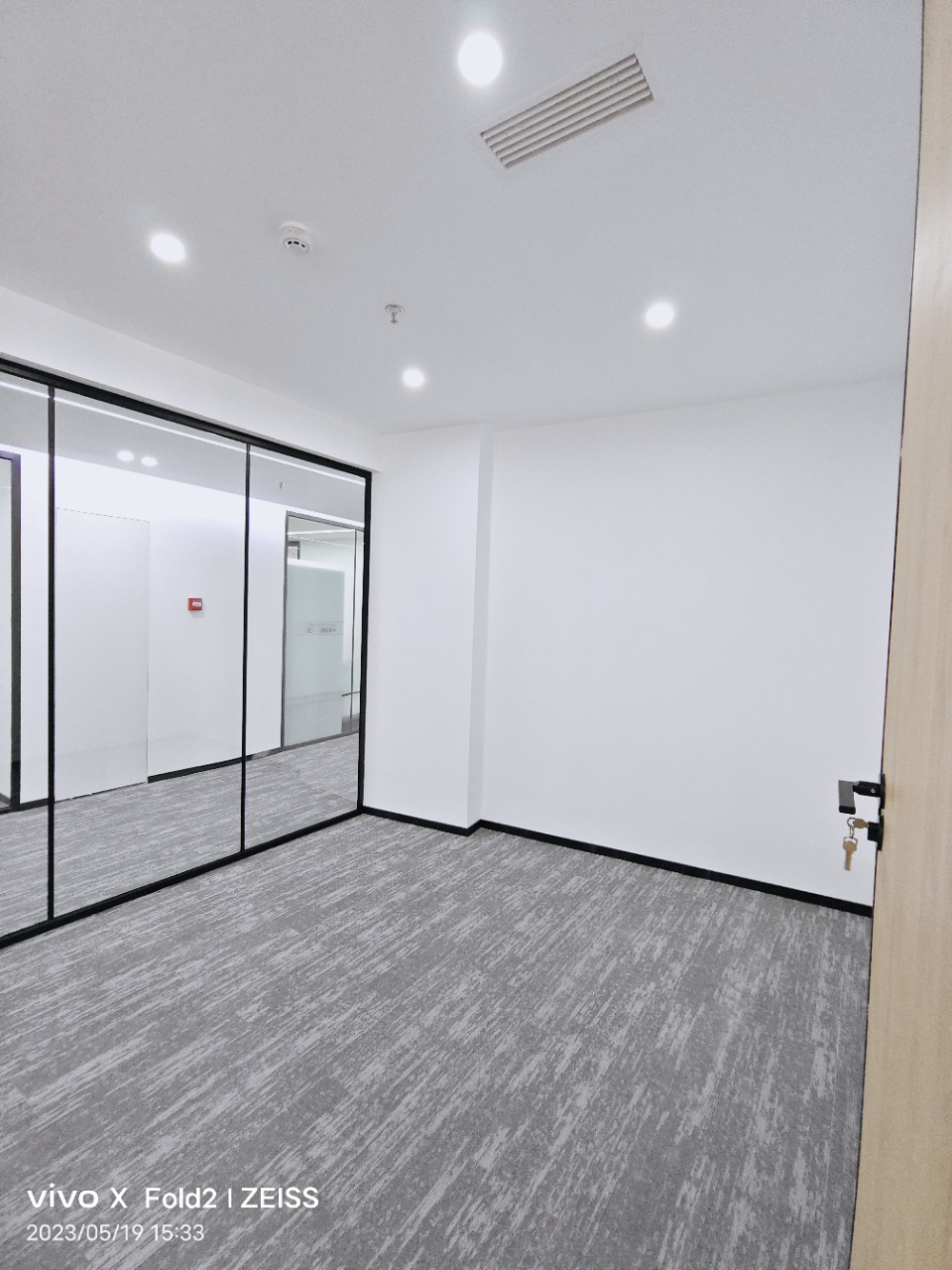 锦江区紧邻高新 6号线金石路地铁五六百米 2隔间12工位 报价含物业费 五冶大厦办公室出租