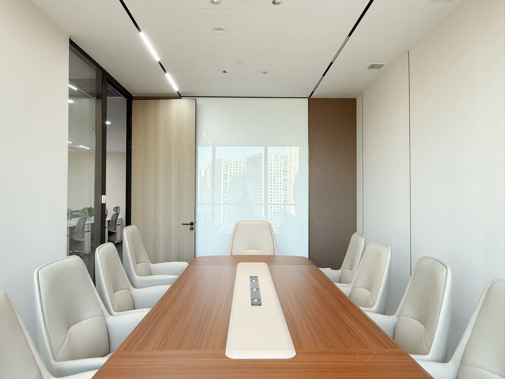 攀成钢东大路地铁口 超级品质楼盘 服务面积400平 7隔间36工位 双面采光 光环中心办公室出租