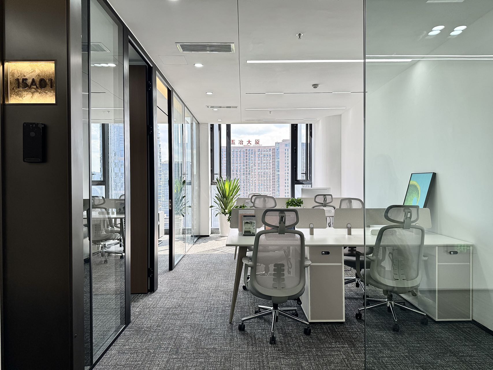 金融城三期 三色路 近地铁 创业小面积 89.4平 2隔间8工位 紧邻共享区 一线江景 服务式办公 德塔科创中心办公室出租