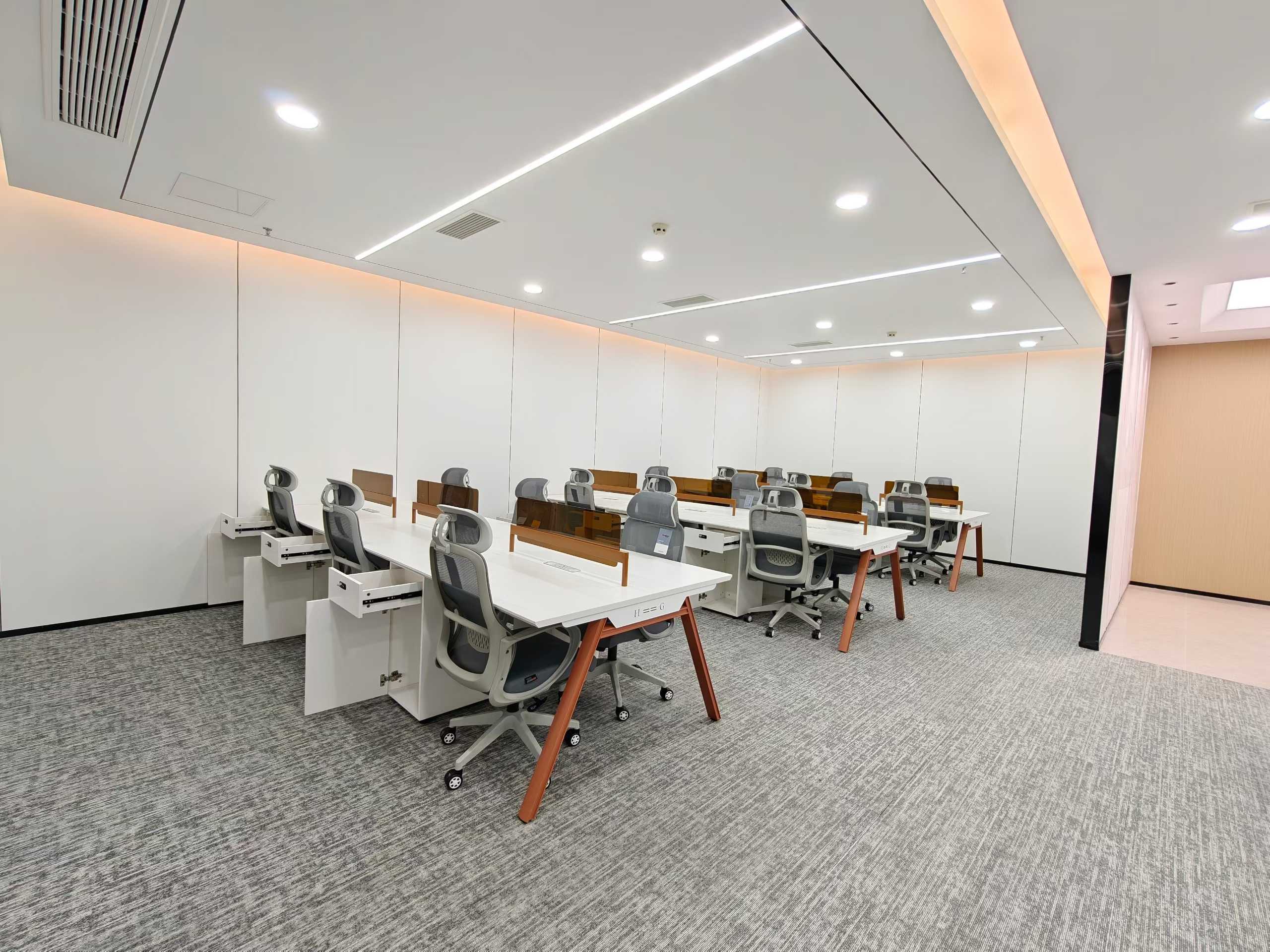 天府二街 整栋运营楼盘 176平方 2隔间18工位带接待区 大小面积均有  拎包入住 雄川金融中心办公室出租