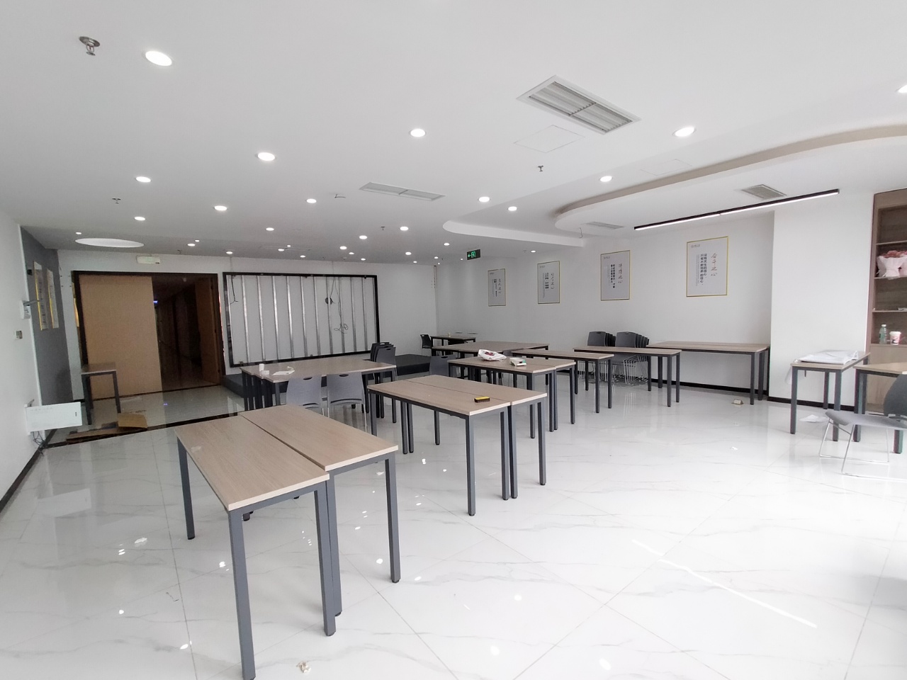 龙泉超甲级百悦国际写字楼 333平 4隔间2会议室 精装带家具现房 4米层高