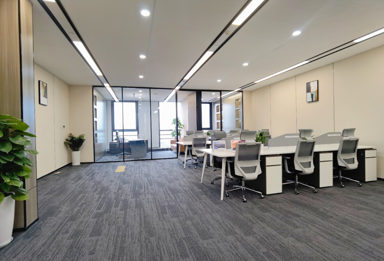 青羊区市中心丰德成达中心240平精装大面积办公室 户型方正 采光非常好 交通便利