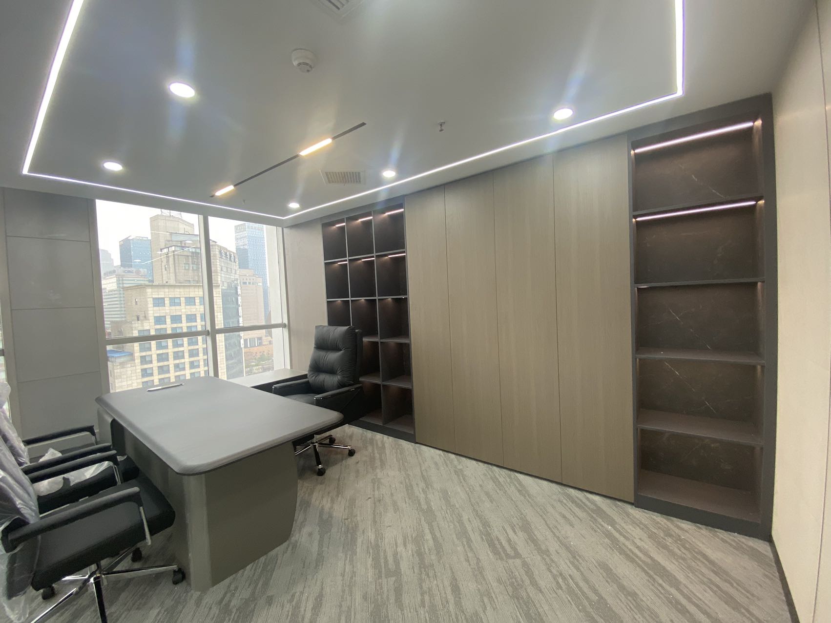 春熙路甲写 套租户型 5隔间28工位 此套无加时费 报价含物业费 时代广场办公室出租