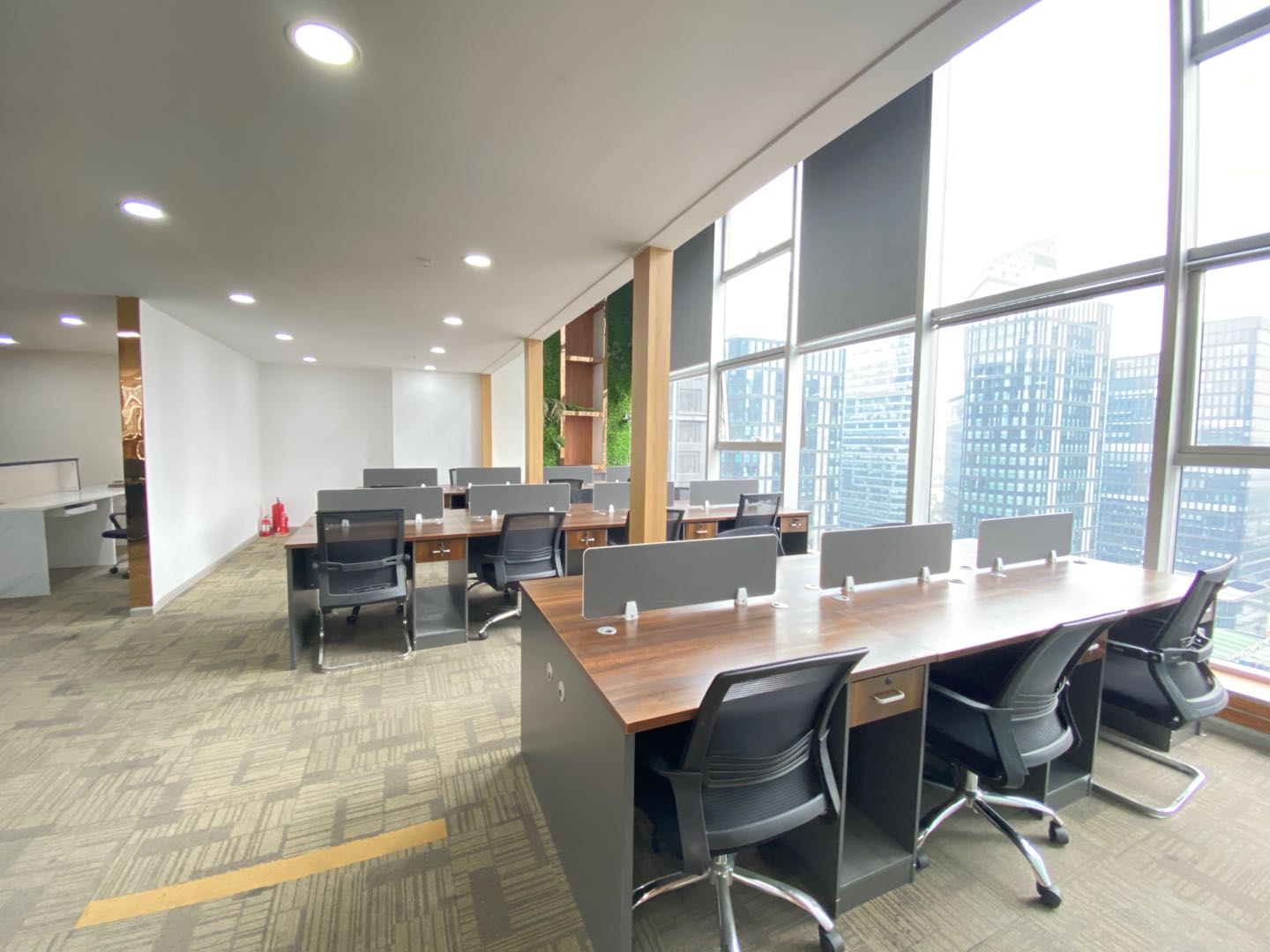 高新区福年广场精装办公室带家具 194平 跃层办公 采光通透
