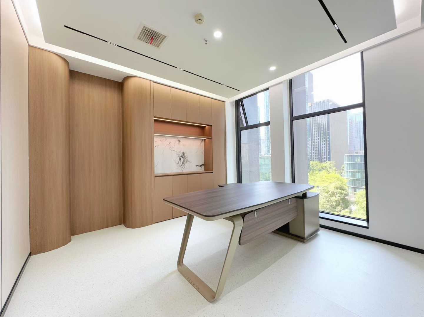 天府三街地铁口 侧对电梯 按套出租含物业费 4隔间30工位 拎包入住 新希望国际办公室出租