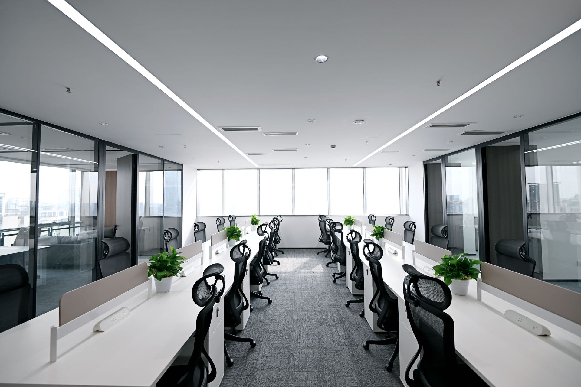 2号线牛市口几百米 整层打造 高区三面采光 按套4隔间24工位 大门头大老板间 摩根中心办公室出租