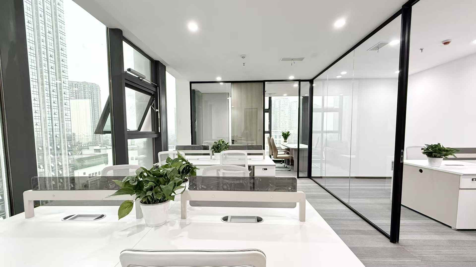 中和版块地铁口整栋运营 109平方 2隔间8工位 双面采光 落地玻璃 创业首选 香榭国际办公室出租