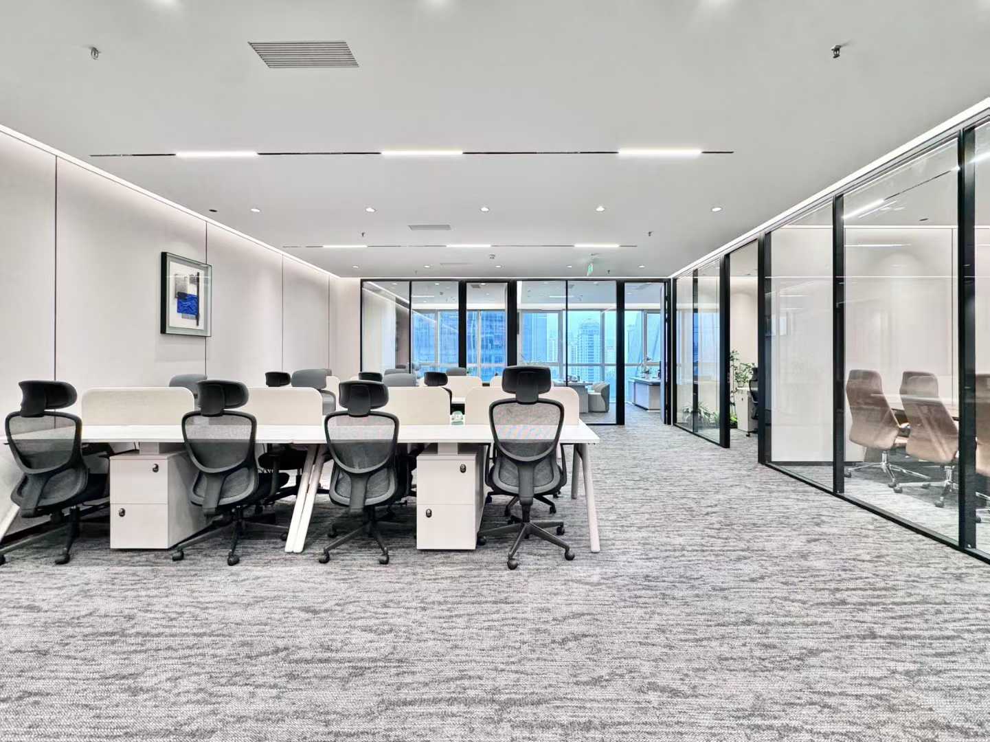 1号线高新地铁三四百米 4隔间30工位 精装带家具 轻奢风 全落地窗玻璃 中航城市广场办公室出租