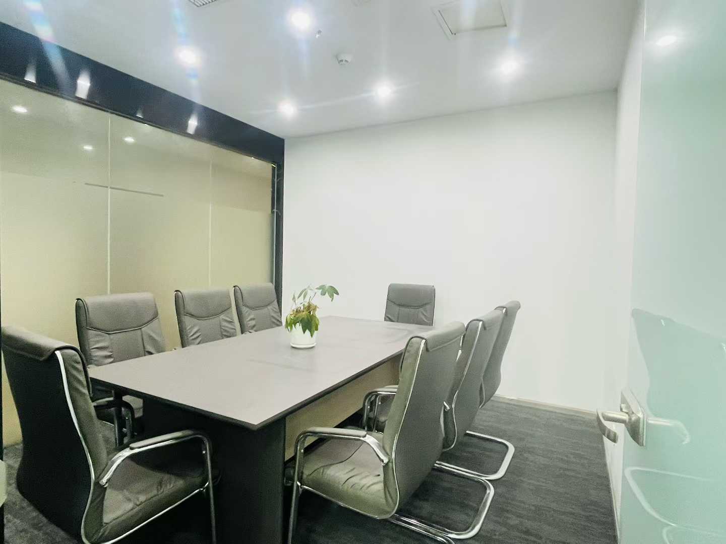 成华区理工大地铁口 中区精致小户型 3隔间12-16工位 特价出租 24小时空调 招商城市主场办公室出租