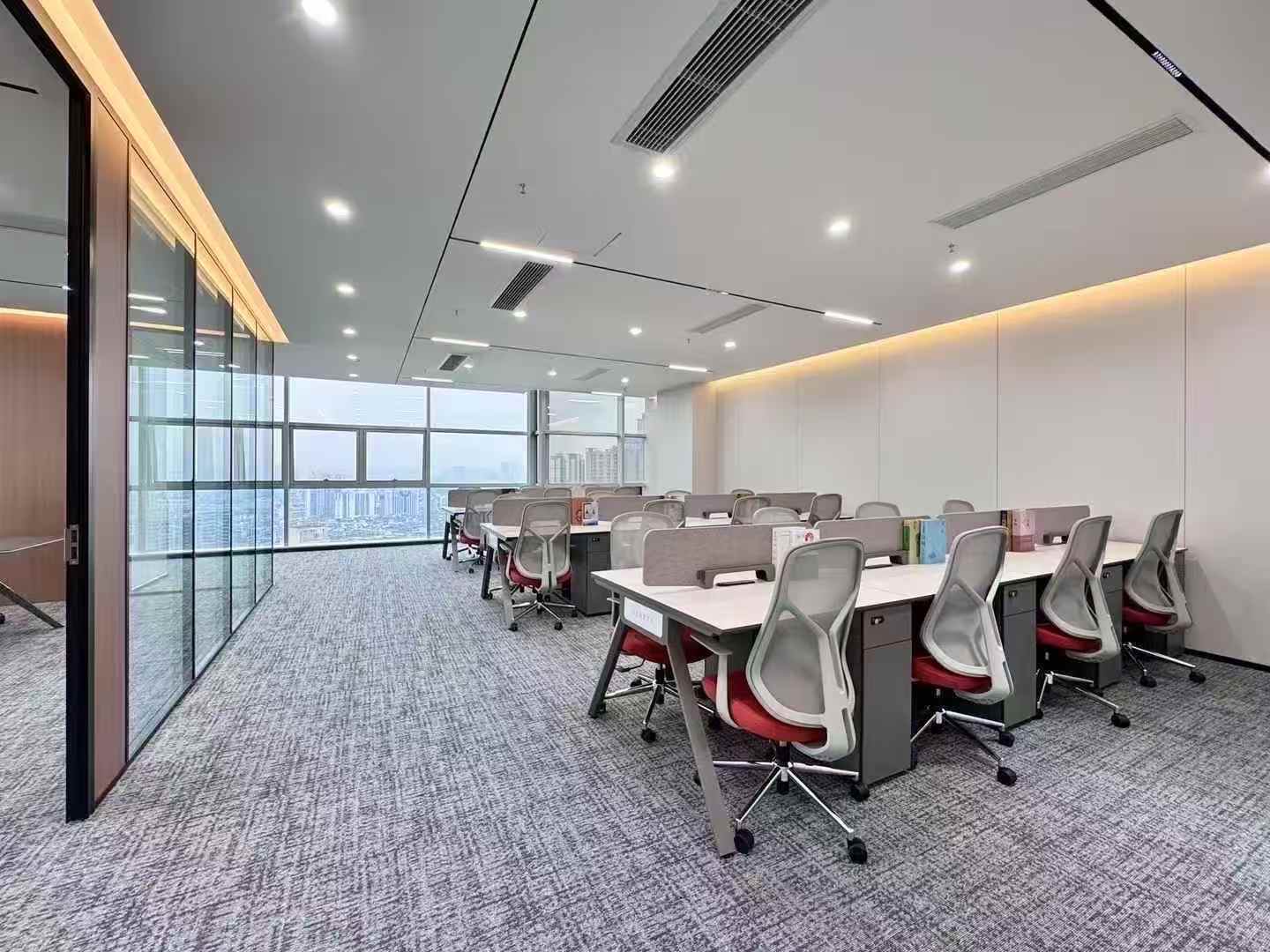 5号线花牌坊地铁口 精装双面采光 290平 4隔间28工位 品质装修 价格含物业含家具 新时金泰大厦办公室出租