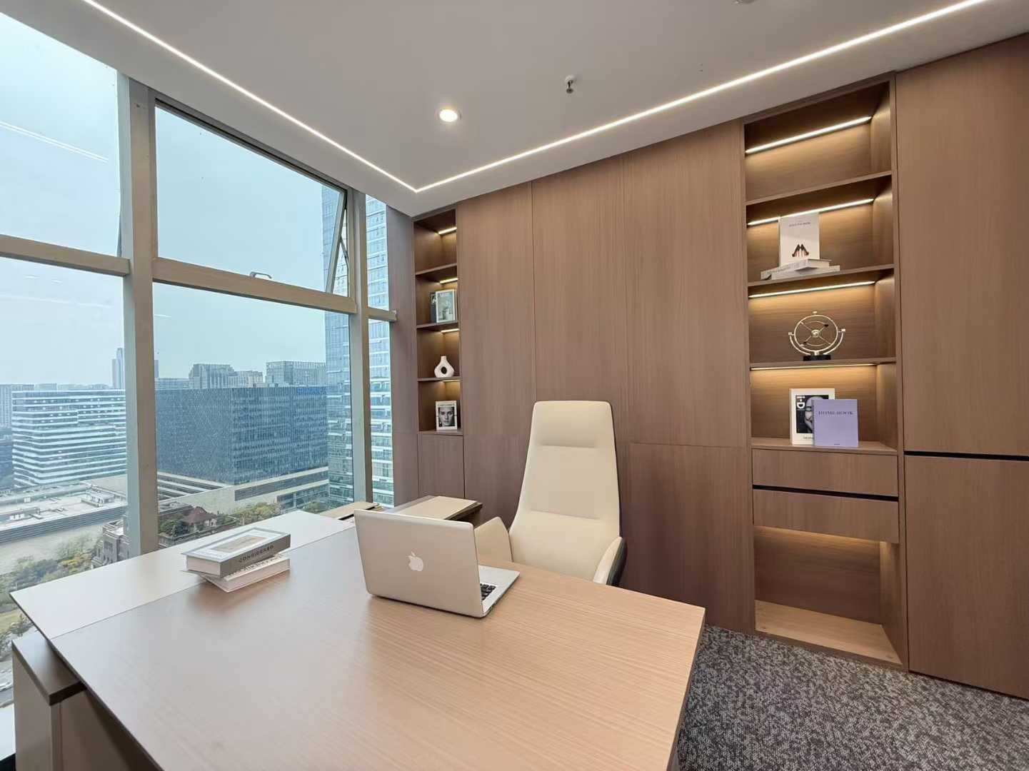 天府三街甲写双面采光精装户型 5隔间24工位 按套出租 含家具 户型灵活可变 香年广场办公室出租