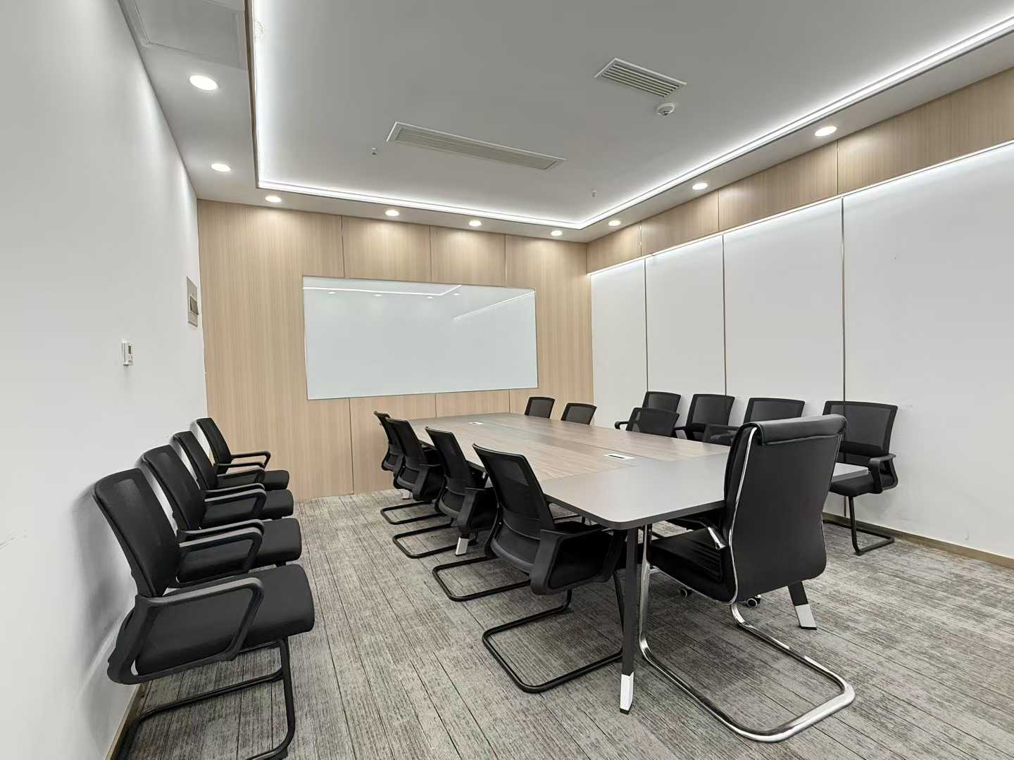 市一医院地铁口 208平 4隔间16工位 大会议室 大老板间 业主直租 精装带家具 仁和春天国际办公室出租