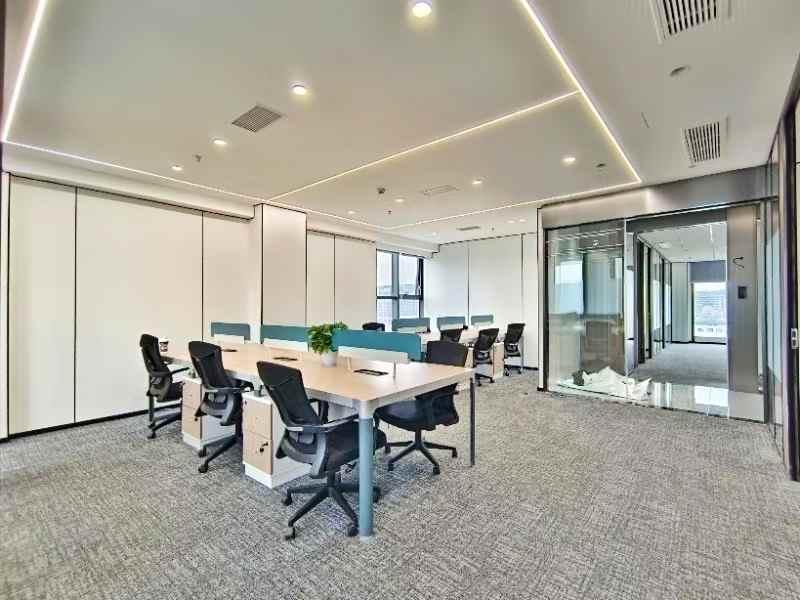 金牛区2号线金周路地铁400米 优质楼盘 4隔间13工位 户型装修巴适 视野开阔 安格斯汇创中心办公室出租