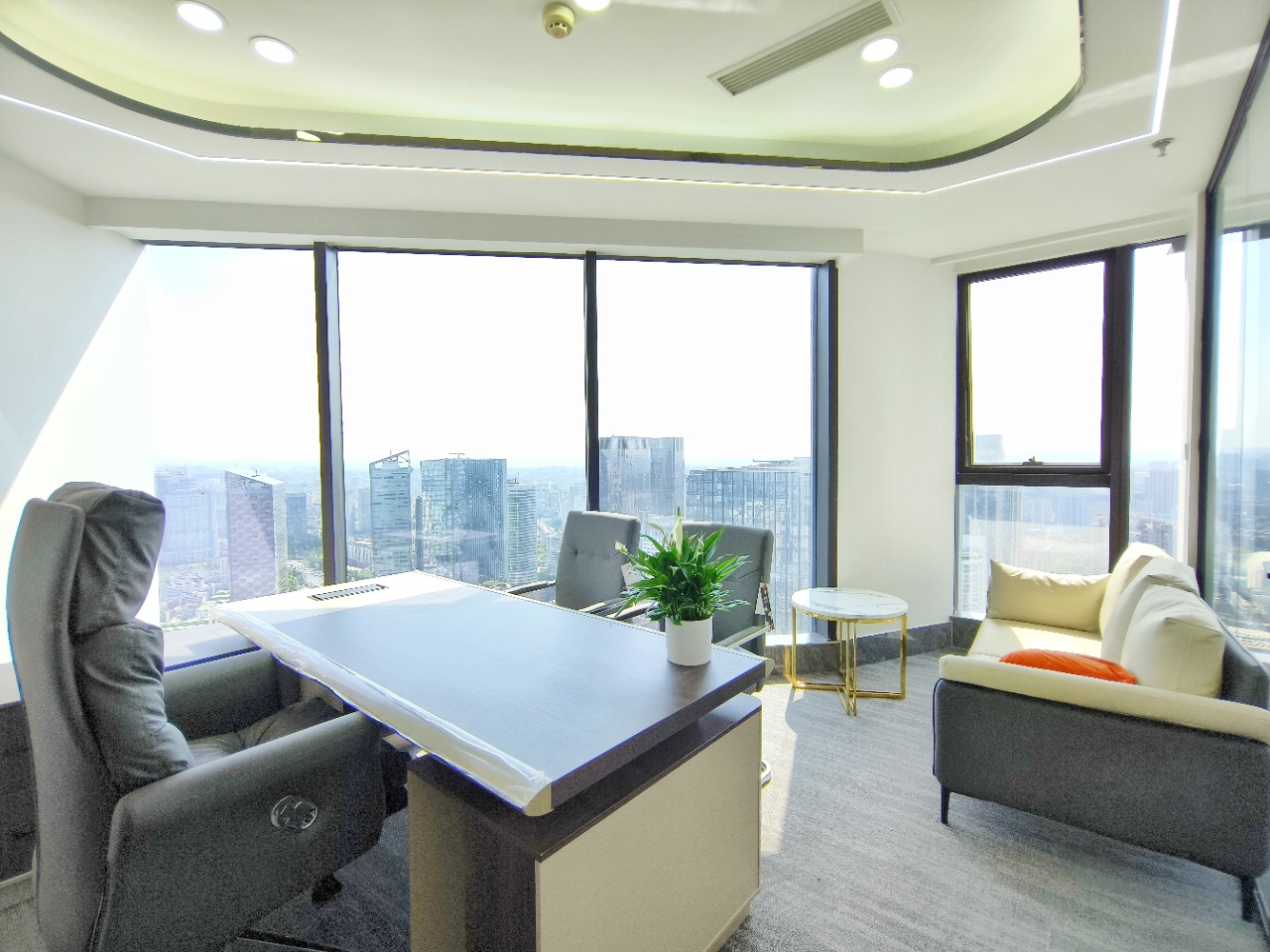 天府广场精品办事处 创业小户型 1隔间6工位 近地铁 交通方便 采光巴适 茂业天地办公室出租