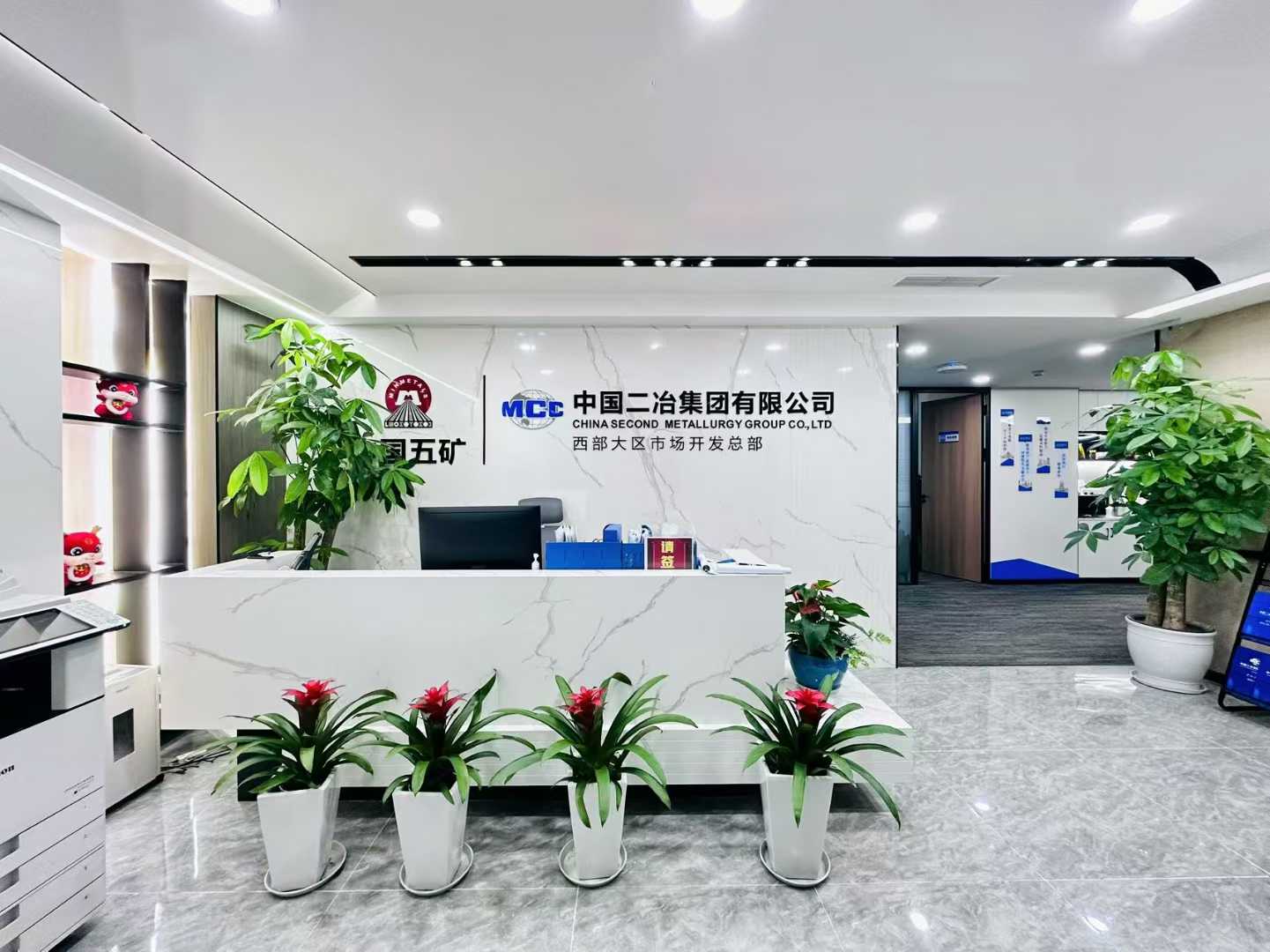 孵化园中航国际交流面积487平 7隔间40工位 超大会议室 没有加时费 办公室出租