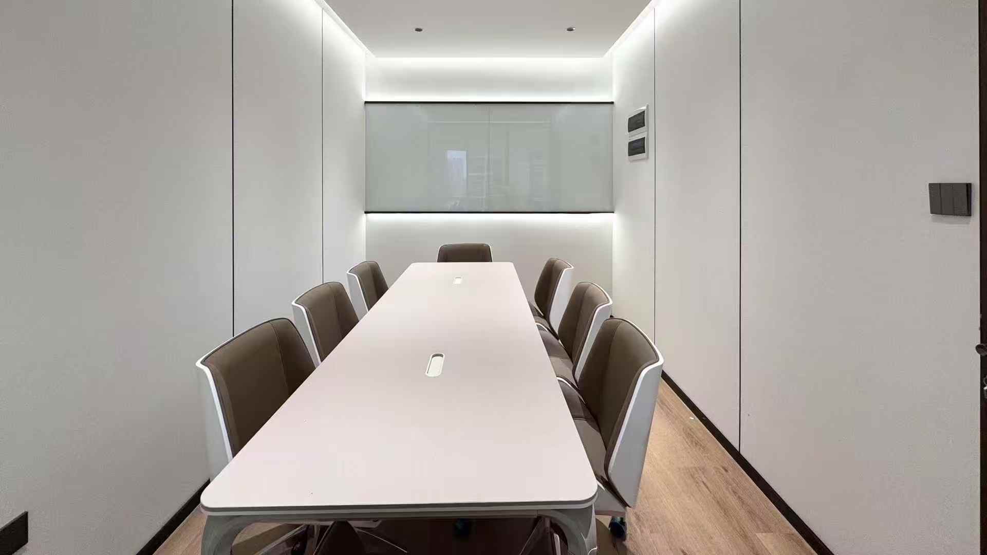 高新区孵化园三地铁交汇 交通方便 206平方 3隔间30工位 24小时空调 含物业费 东南双面采光 奥克斯广场办公室出租