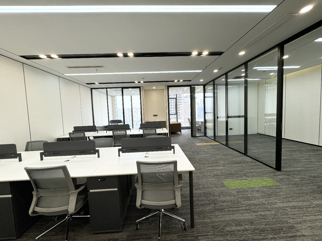 市中心牛市口地铁口超甲写字楼 3隔间20工位 220平 精装带家具 视野巴适 汇信财富中心办公室出租