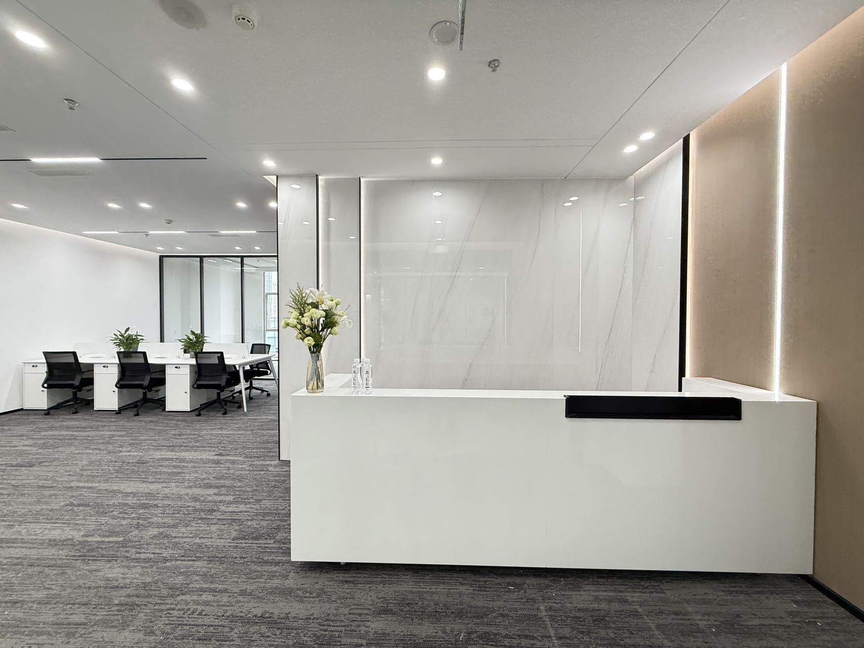 天府五街园区办公 办公氛围巴适 按套出租 3隔间12工位 带前台 报价含物业费 软件园写字楼出租