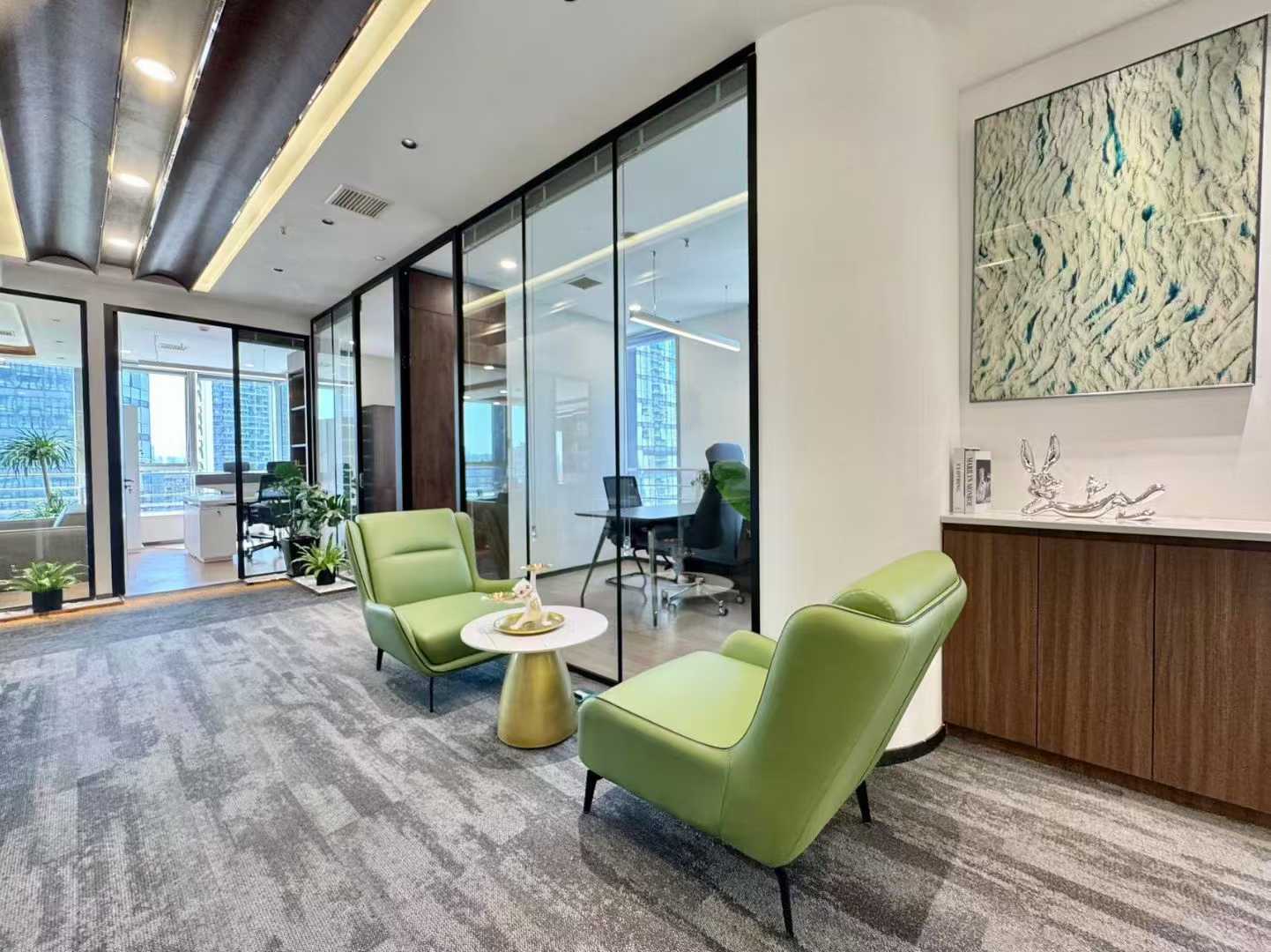 市中心春熙路/东门大桥电梯口精装户型 5隔间22工位带1休息室 装修别致 位置交通方便 喜年广场办公室出租