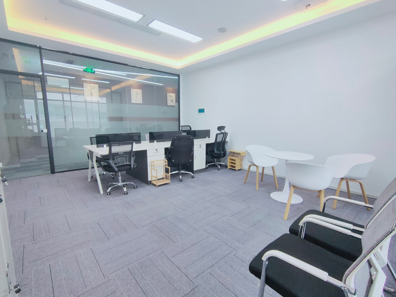 创业首选 含物业 高新区新世纪环球中心 精装小面积办公室 户型方正 采光好