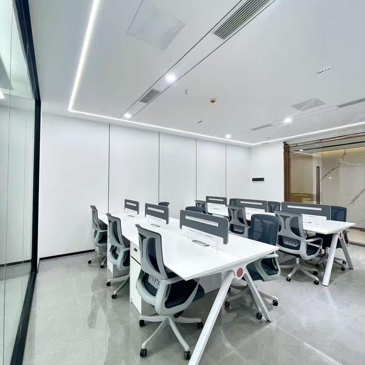 锦江宾馆地铁几百米 精装带家具创业小户型 1隔间12工位 含税含物业费 中广智媒城办公室出租