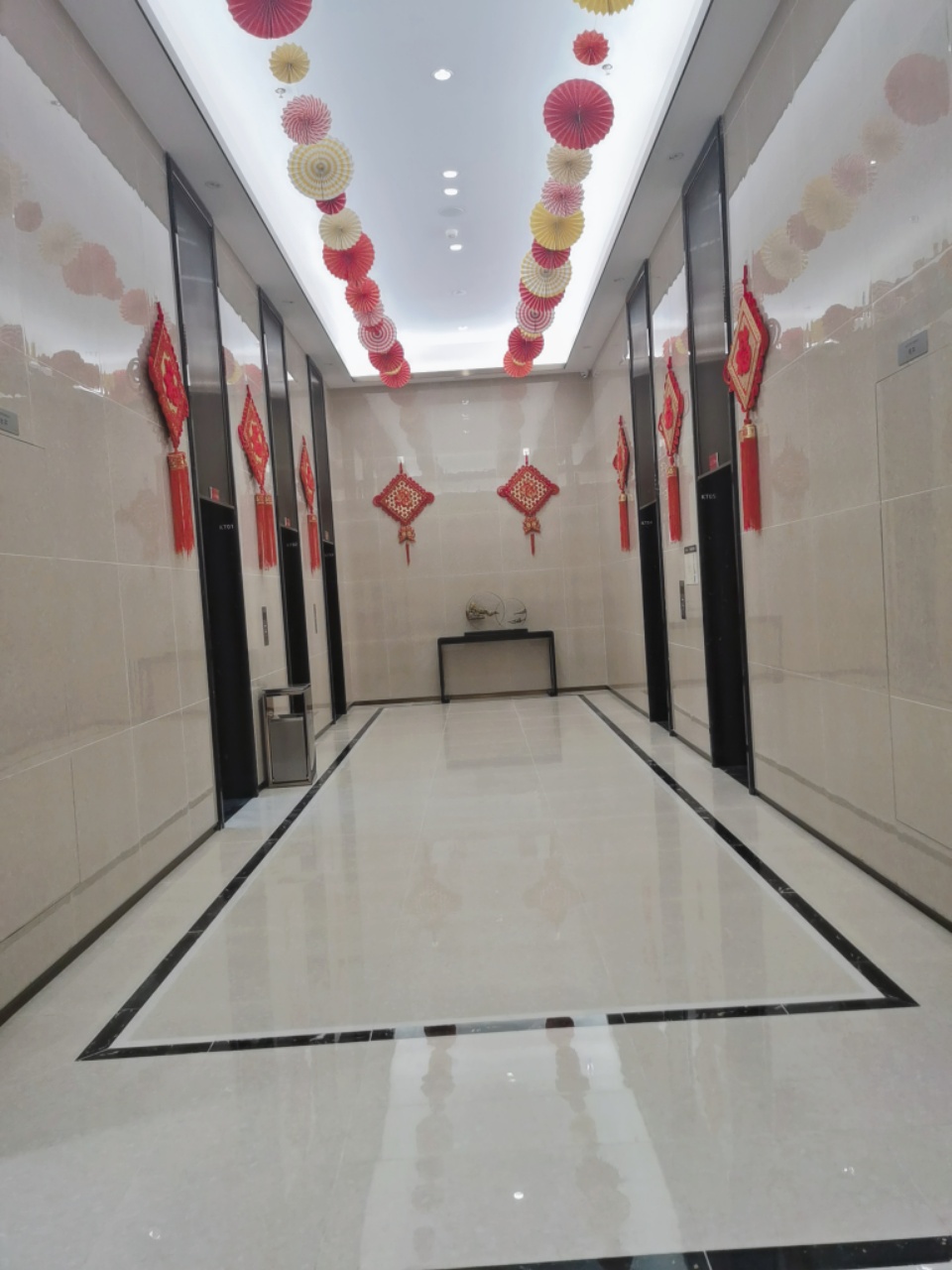 成华区十里店地铁三四百米 85平小面积 2隔间8工位 带形象墙 带家具 龙光世纪办公室出租