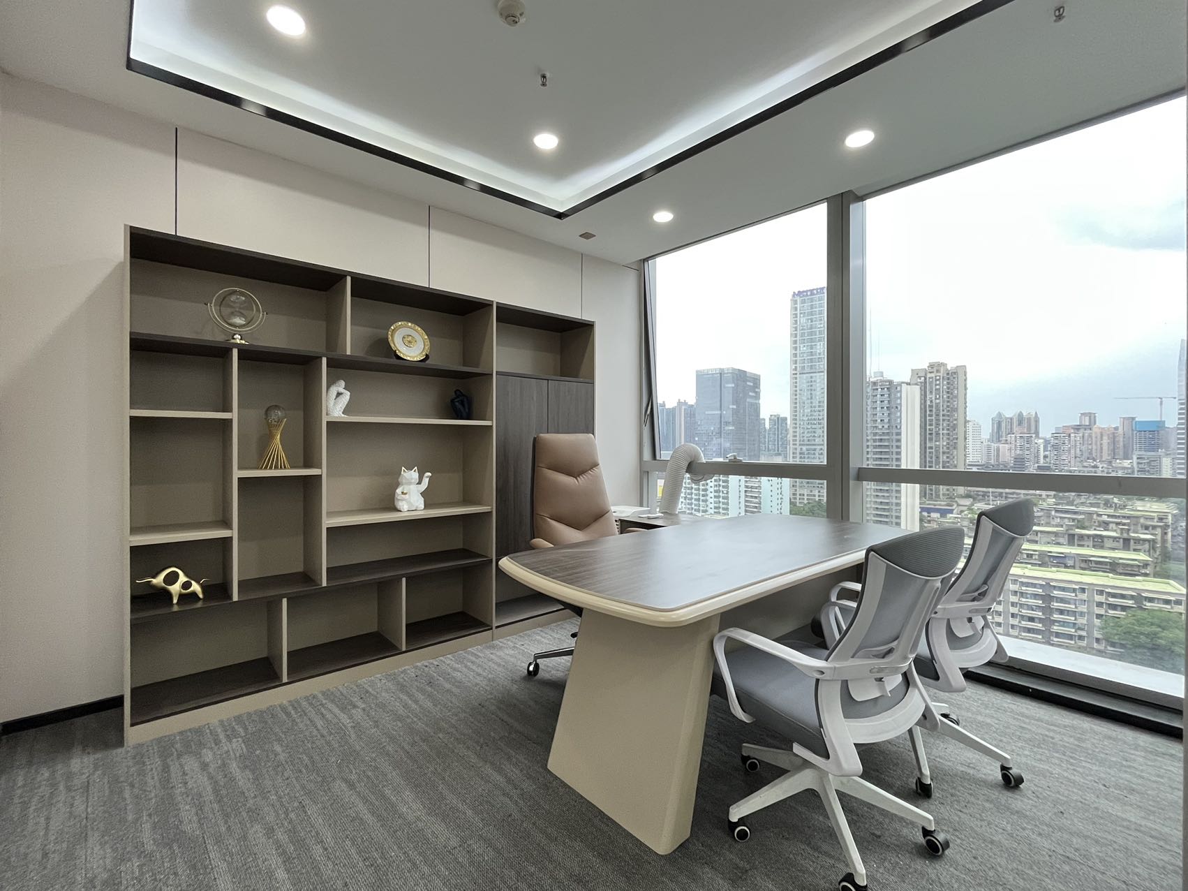 市中心近东门大桥 按套出租 5隔间24工位  采光面大 24小时空调 视野开阔 明宇金融广场办公室出租