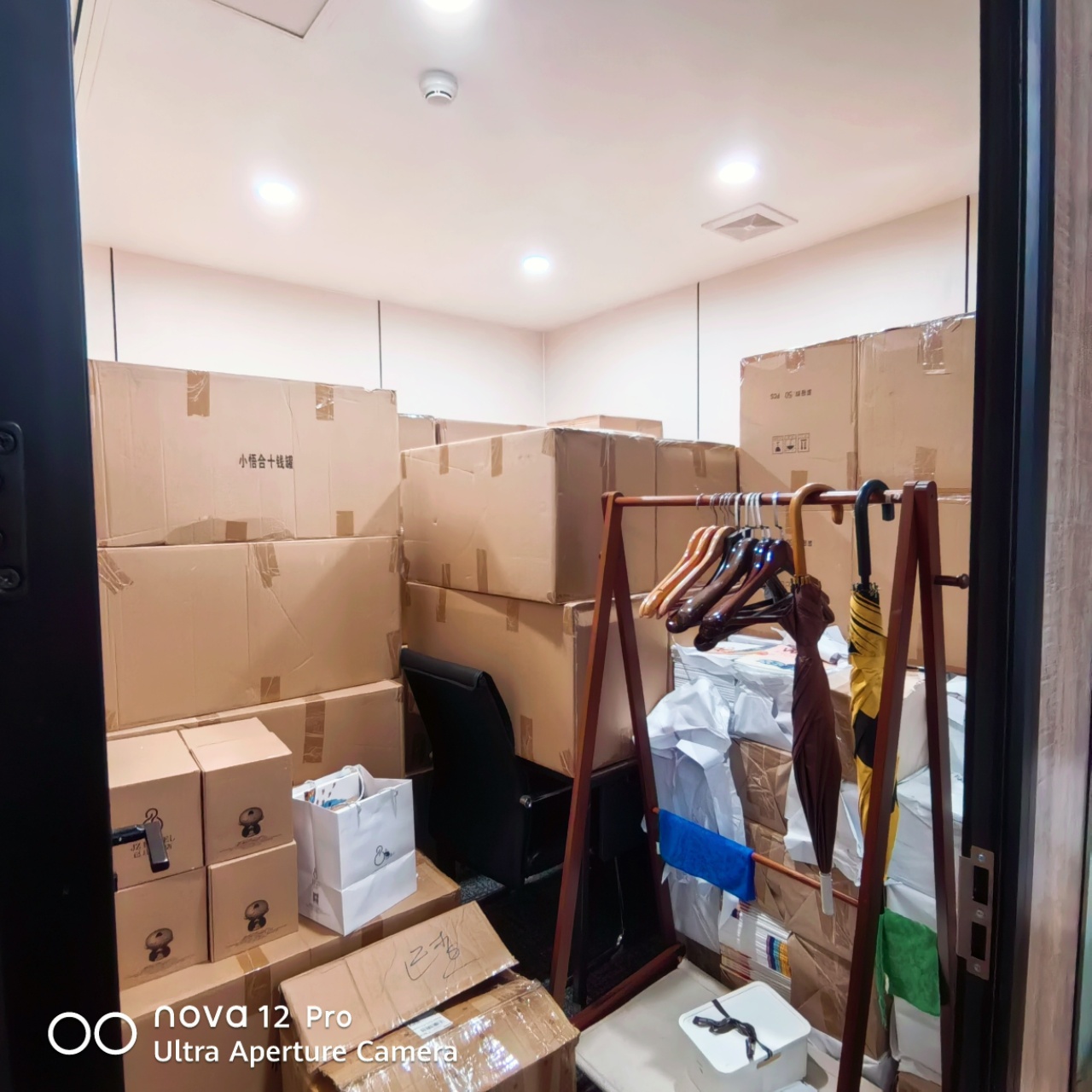 1号线高新地铁五六百米 甲级写字楼 187平方 3隔间16工位 双面采光 户型方正 价格可谈 茂业中心C座办公室出租