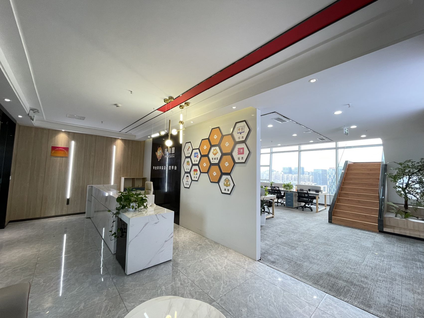 高新区新世纪环球中心137平精装办公室 拎包入住 含物业 跃层办公