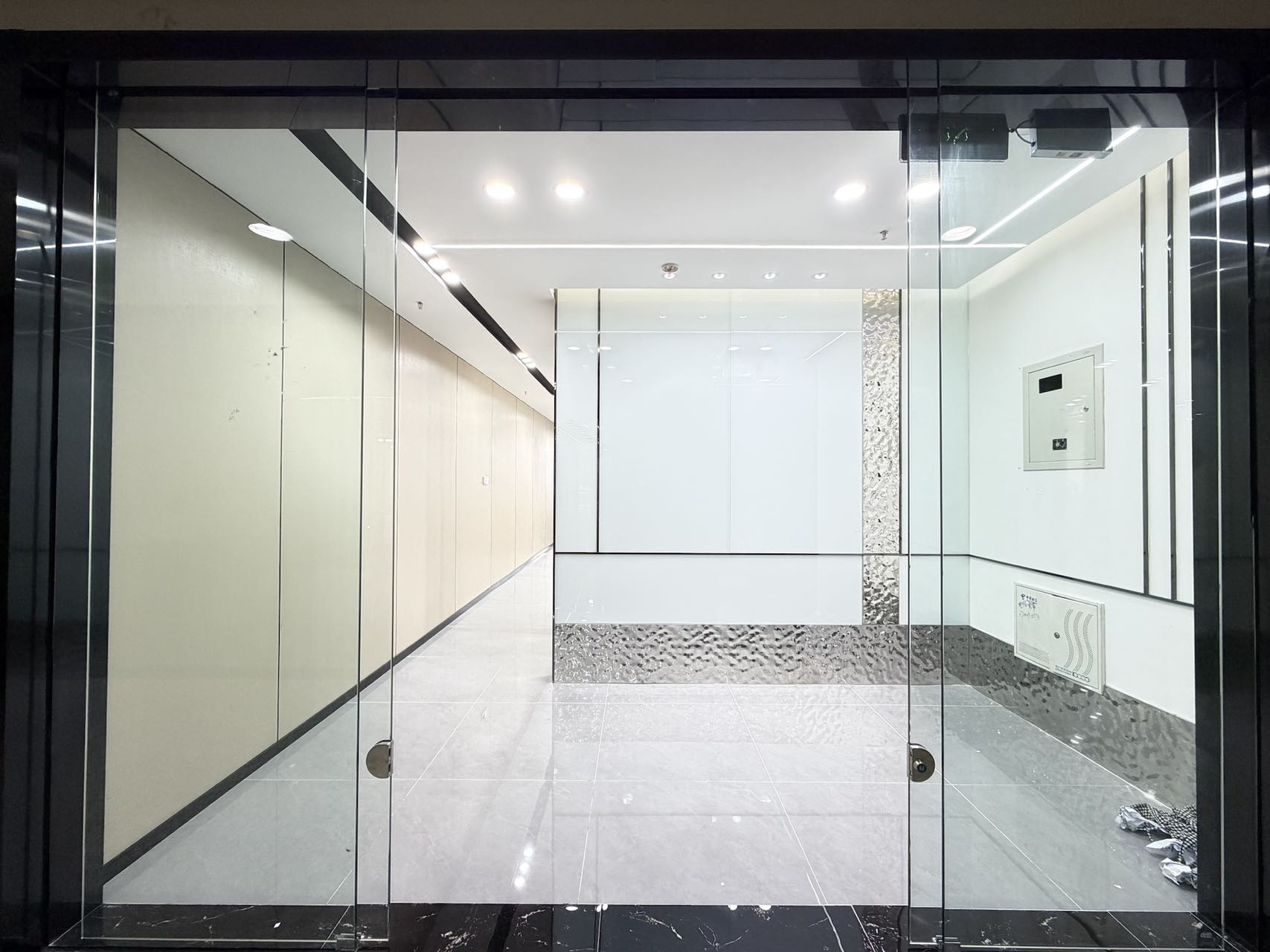 环球中心创业小面积出租 西区朝外 老板间视野巴适 2隔间12工位 按套含物费出租 办公室出租