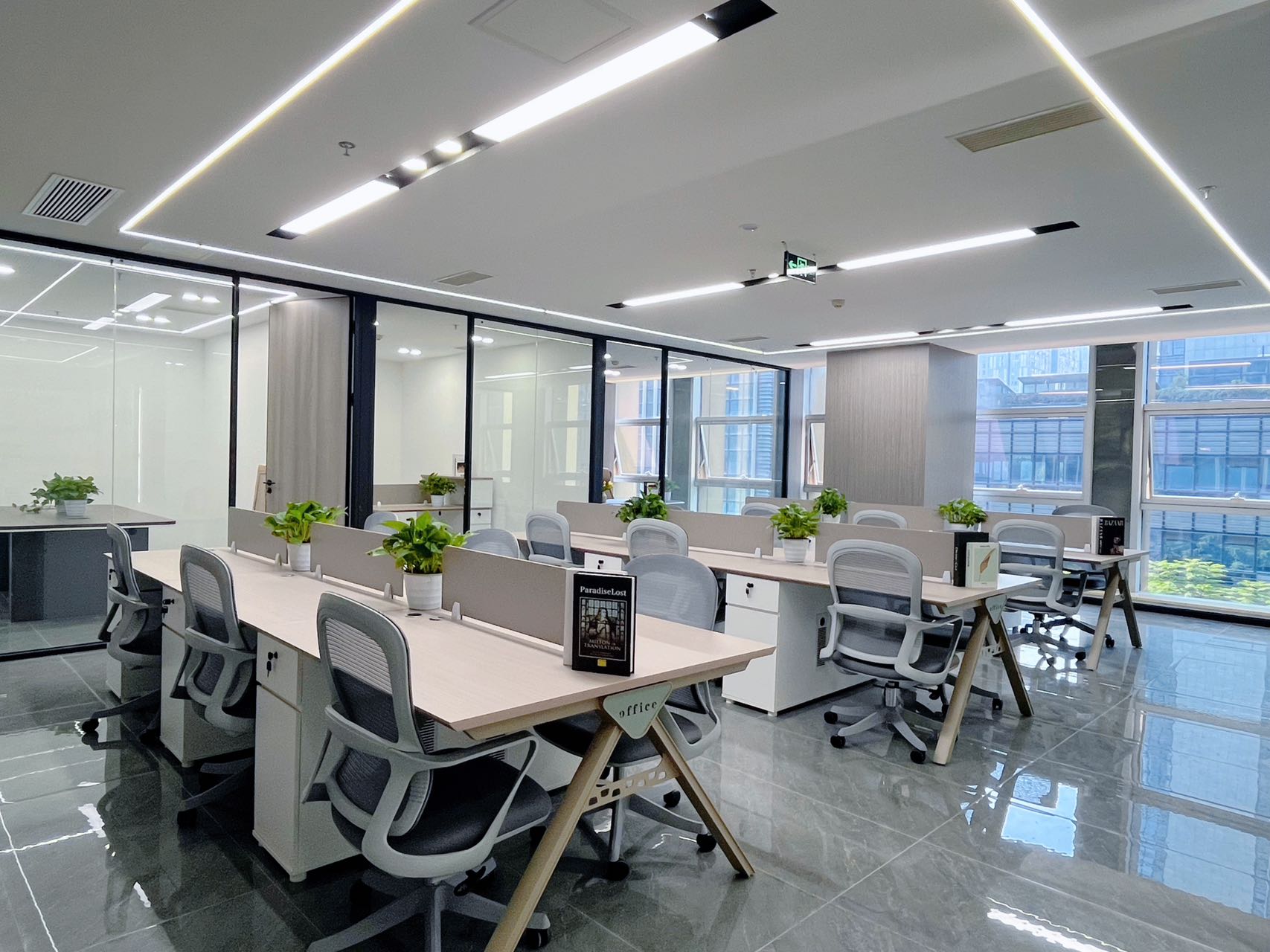 高新天府三街超甲楼宇 202平产权面积 5隔间18工位 户型方正 低区电梯口 无加时费 节能大厦办公室出租